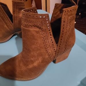 Not rated Heel boots